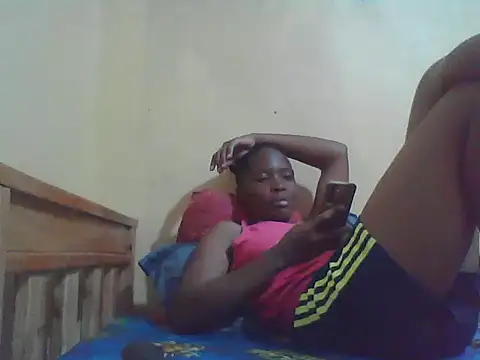 Snapshot of Smillie_prety chatting on June 2, 11:45 am Smillie prety online show from June 2, 11:45 am