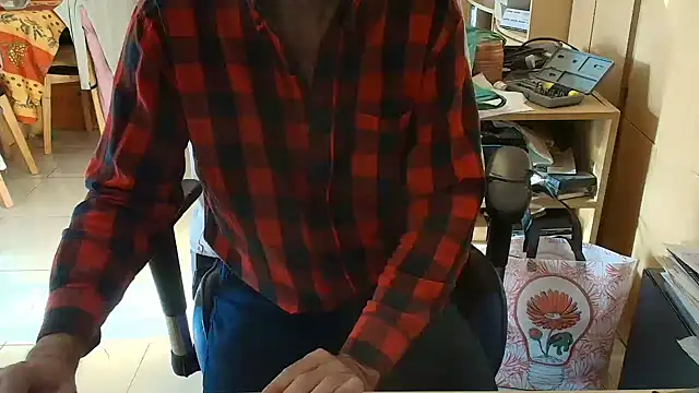 Snapshot of angelgarcia269 chatting on May 15, 12:01 pm angelgarcia269 online show from May 15, 12:01 pm
