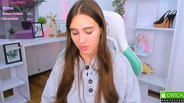  Eliizabeth  online show from November 4, 9:25 pm