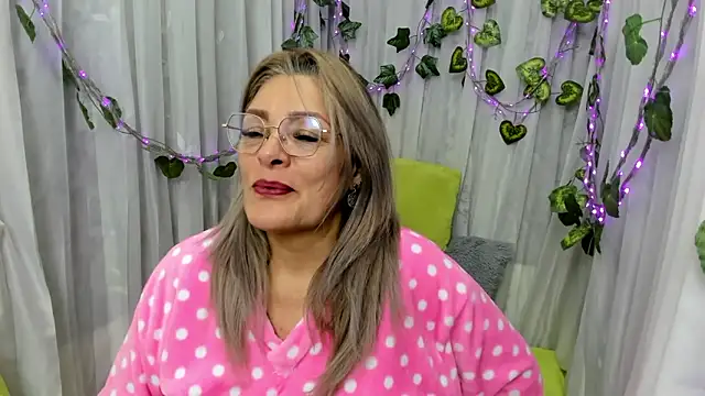 Snapshot of RebeccaThompson chatting on October 14, 2:56 am RebeccaThompson online show from October 14, 2:56 am