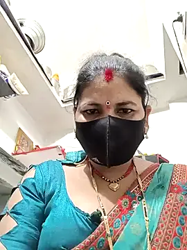 Snapshot of Riyaa-Devi chatting on February 8, 5:39 pm Riyaa-Devi online show from February 8, 5:39 pm