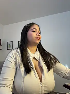 tati reyess online show from May 1, 12:43 pm