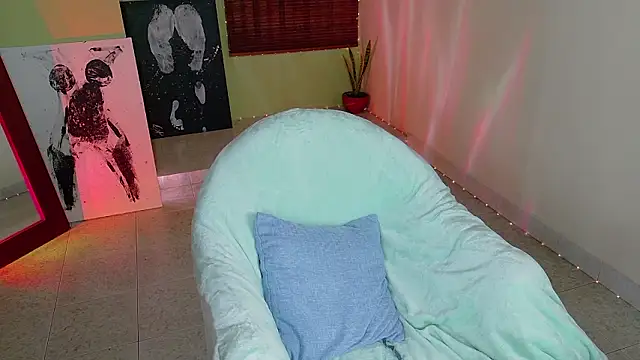 Snapshot of Emma__Blanco chatting on February 10, 7:07 pm Emma Blanco online show from February 10, 7:07 pm