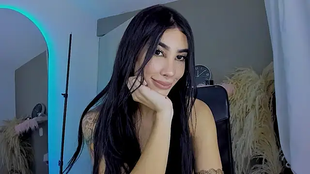 Snapshot of GarciaMilu chatting on November 28, 2:25 am GarciaMilu online show from November 28, 2:25 am