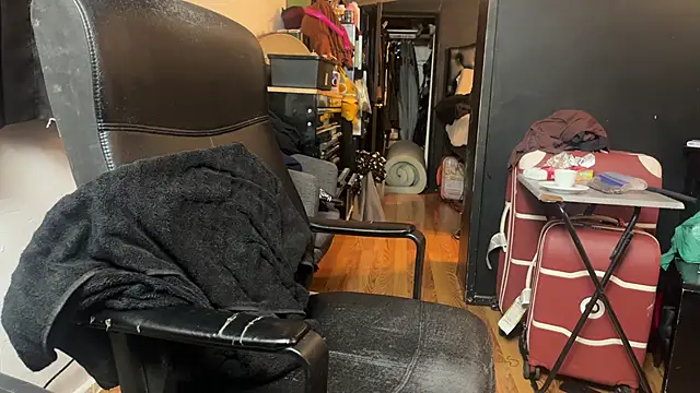 leanjamesdean online show from December 2, 3:01 am