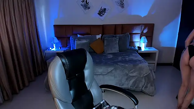 Snapshot of Kristen_Garner chatting on November 6, 8:21 pm Kristen Garner online show from November 6, 8:21 pm