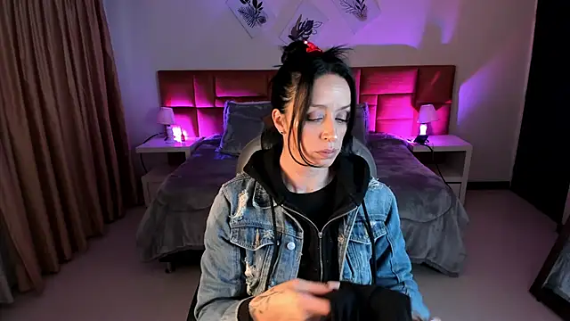 Snapshot of Kristen_Garner chatting on November 15, 8:38 pm Kristen Garner online show from November 15, 8:38 pm