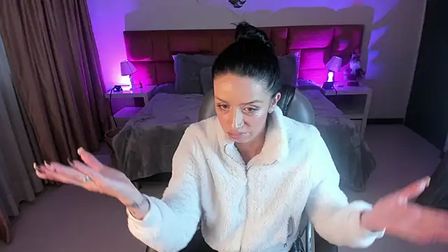 Snapshot of Kristen_Garner chatting on November 21, 9:24 pm Kristen Garner online show from November 21, 9:24 pm