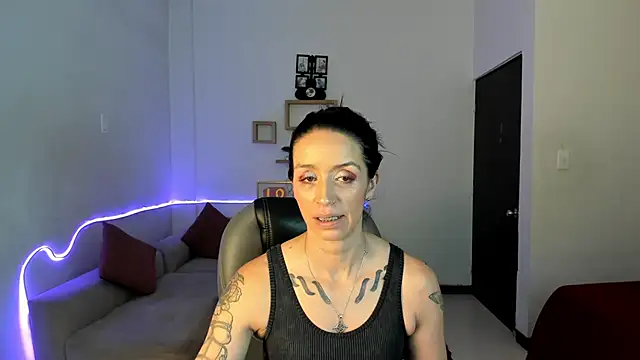 Snapshot of Kristen_Garner chatting on November 29, 8:34 pm Kristen Garner online show from November 29, 8:34 pm