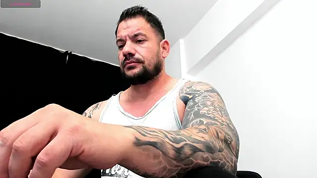 musclemonster31 online show from October 2, 3:57 am