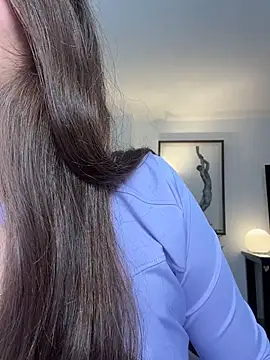 AmelieLaurent  online show from April 27, 4:05 pm