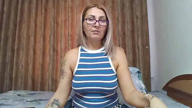 Snapshot of PussyEvely chatting on December 10, 11:11 am PussyEvely online show from December 10, 11:11 am