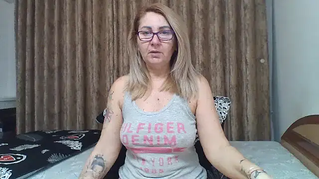 Snapshot of PussyEvely chatting on February 18, 4:52 am PussyEvely online show from February 18, 4:52 am