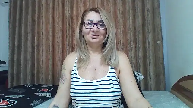 Snapshot of PussyEvely chatting on February 20, 5:48 am PussyEvely online show from February 20, 5:48 am
