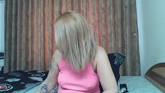 Snapshot of PussyEvely chatting on March 19, 7:45 am PussyEvely online show from March 19, 7:45 am
