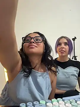 Snapshot of Cuteprincess21 chatting on May 29, 1:47 am Cuteprincess21 online show from May 29, 1:47 am