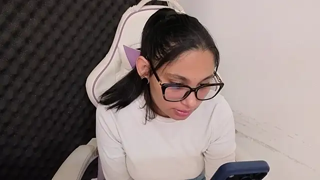 Cuteprincess21 online show from July 17, 2:18 am
