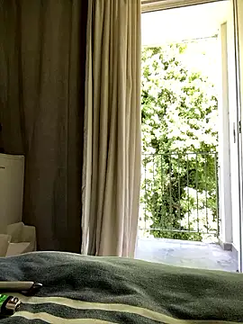 Snapshot of YesTheSexiest chatting on December 7, 8:22 am YesTheSexiest online show from December 7, 8:22 am