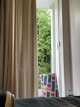 Snapshot of YesTheSexiest chatting on December 8, 3:56 pm YesTheSexiest online show from December 8, 3:56 pm