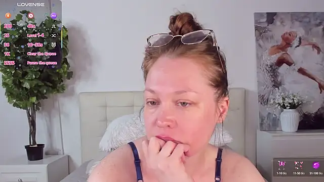 Snapshot of CutieGinger chatting on May 10, 10:37 pm CutieGinger online show from May 10, 10:37 pm