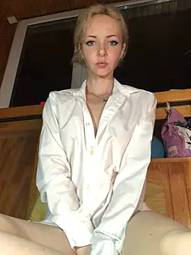 Snapshot of Kristina03 chatting on February 17, 10:47 pm Kristina03 online show from February 17, 10:47 pm