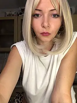 Snapshot of Kristina03 chatting on October 15, 9:26 pm Kristina03 online show from October 15, 9:26 pm