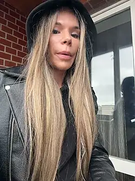 Snapshot of dakotanight777 chatting on November 1, 9:44 am dakotanight777 online show from November 1, 9:44 am