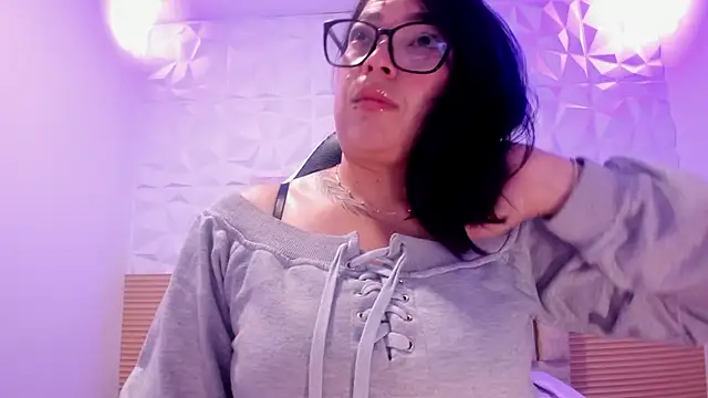 Snapshot of PauletteJ chatting on June 9, 11:44 am PauletteJ online show from June 9, 11:44 am