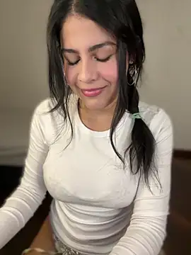 CuteKira7 online show from May 3, 3:01 am