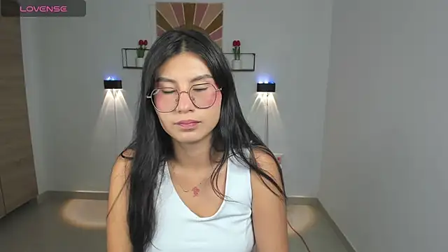 Snapshot of emily_villamil chatting on November 19, 8:31 pm emily villamil online show from November 19, 8:31 pm