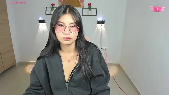 Snapshot of emily_villamil chatting on November 24, 8:41 pm emily villamil online show from November 24, 8:41 pm