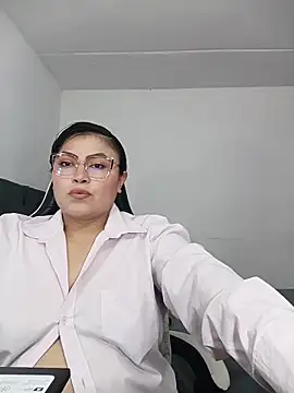Snapshot of KathieBurning chatting on February 18, 9:44 pm KathieBurning online show from February 18, 9:44 pm