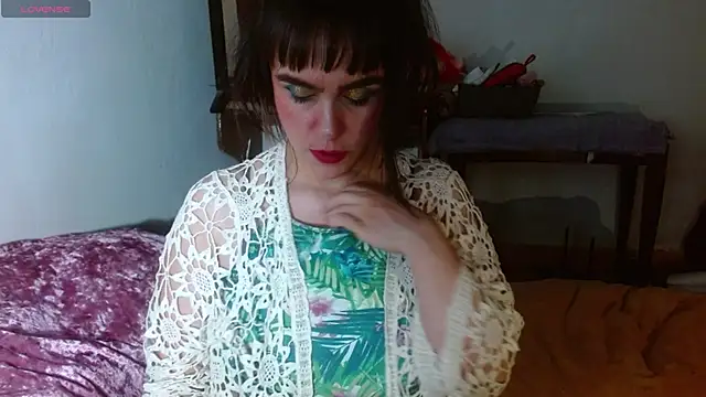 Snapshot of collette_beaufoy_ chatting on December 4, 6:23 am collette beaufoy online show from December 4, 6:23 am