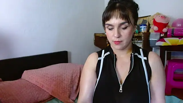 Snapshot of collette_beaufoy_ chatting on May 15, 7:04 am collette beaufoy online show from May 15, 7:04 am