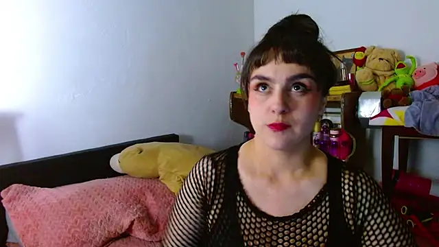 Snapshot of collette_beaufoy_ chatting on June 3, 2:36 am collette beaufoy online show from June 3, 2:36 am
