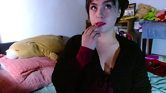 Snapshot of collette_beaufoy_ chatting on June 13, 6:11 am collette beaufoy online show from June 13, 6:11 am