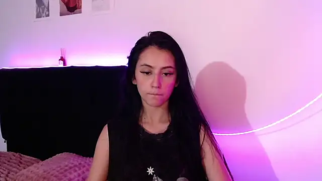 Coralinnee  online show from March 19, 4:03 am