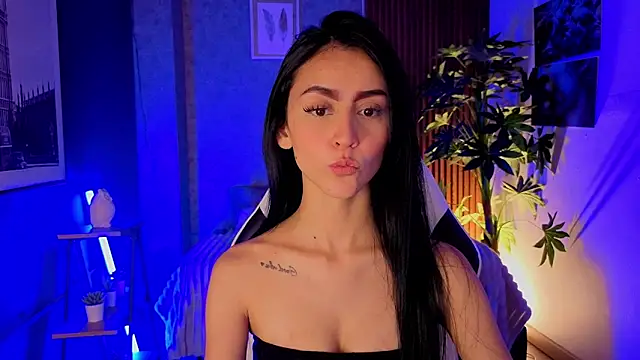 Snapshot of Coralinnee_ chatting on June 16, 2:14 am Coralinnee online show from June 16, 2:14 am