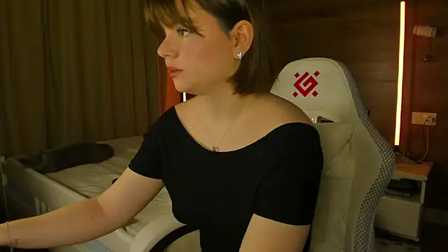 Elizabeth Hottie  online show from March 19, 12:25 am