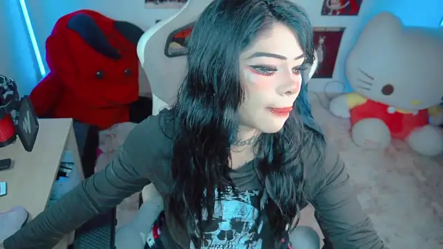 Snapshot of Deadly_Doll chatting on June 12, 10:41 pm Deadly Doll online show from June 12, 10:41 pm