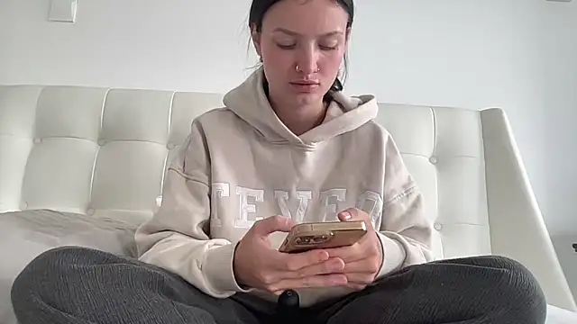 Snapshot of mariemelissah chatting on December 15, 8:18 am mariemelissah online show from December 15, 8:18 am