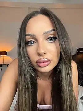 Snapshot of MileySin1111 chatting on October 17, 10:40 am MileySin1111 online show from October 17, 10:40 am