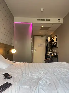 Snapshot of MileySin1111 chatting on October 27, 11:14 am MileySin1111 online show from October 27, 11:14 am