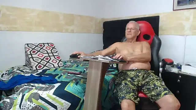 VALENTINO1983  online show from November 6, 5:36 pm