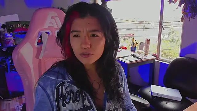 Snapshot of annie_walker6 chatting on December 5, 8:05 pm annie walker6 online show from December 5, 8:05 pm