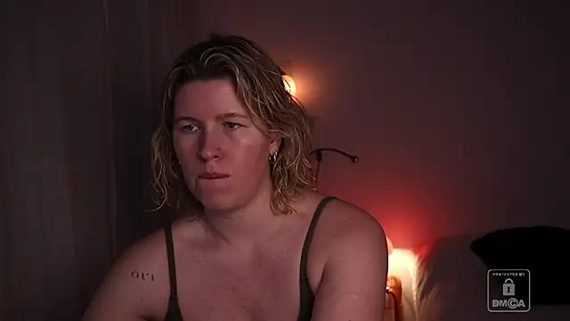 moonamii online show from February 5, 5:39 pm