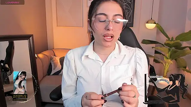 Snapshot of Ellie_Jhonson__ chatting on October 27, 12:04 am Ellie Jhonson online show from October 27, 12:04 am