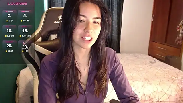 Snapshot of alice_middlee chatting on June 16, 4:42 pm alice middlee online show from June 16, 4:42 pm