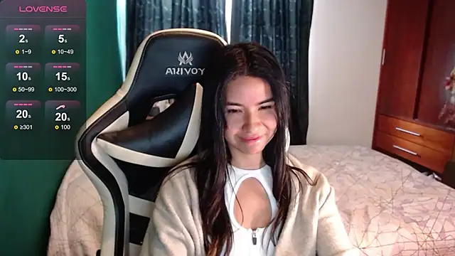 Snapshot of alice_middlee chatting on June 17, 2:40 pm alice middlee online show from June 17, 2:40 pm