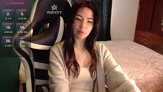 Snapshot of alice_middlee chatting on June 18, 3:38 pm alice middlee online show from June 18, 3:38 pm